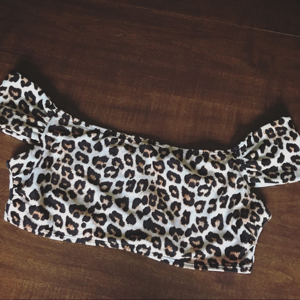🐾 Off Shoulder Leopard Bikini Top